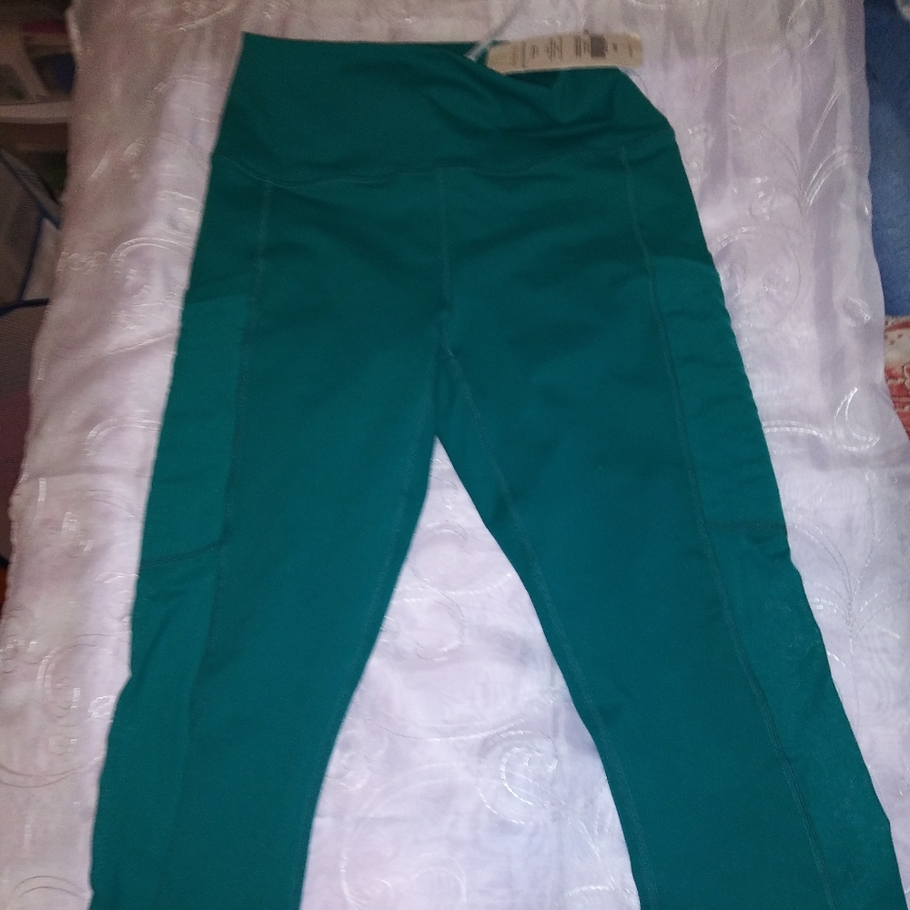 Mila high waisted pocket Capri Fabletics